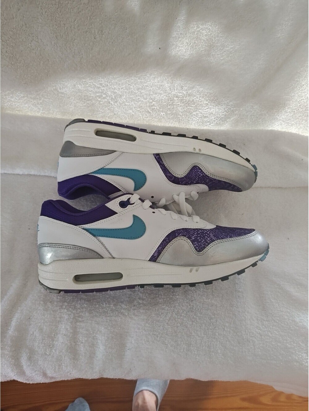 Nike WMNS Air Max 1 Tried On!  SZ-9 Rare hard To Find !